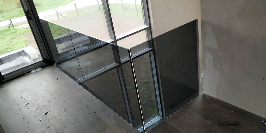 Balustrada szklana na rotulach grafitowa